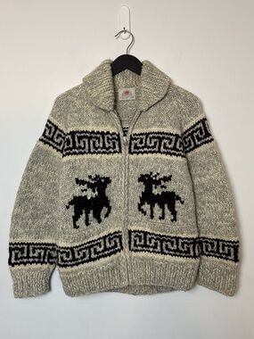 🇨🇦 Aurora Borealis VINTAGE 80’s Cowichan 
Zip-up Sweater Jacket. P2P 20.5”